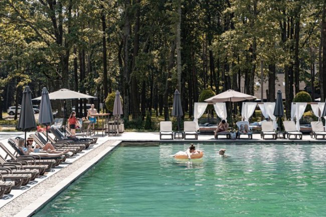 Де у Луцьку і поблизу можна поплавати в басейні просто неба: ціни та умови 