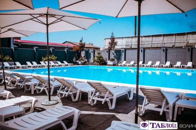 Де у Луцьку і поблизу можна поплавати в басейні просто неба: ціни та умови 