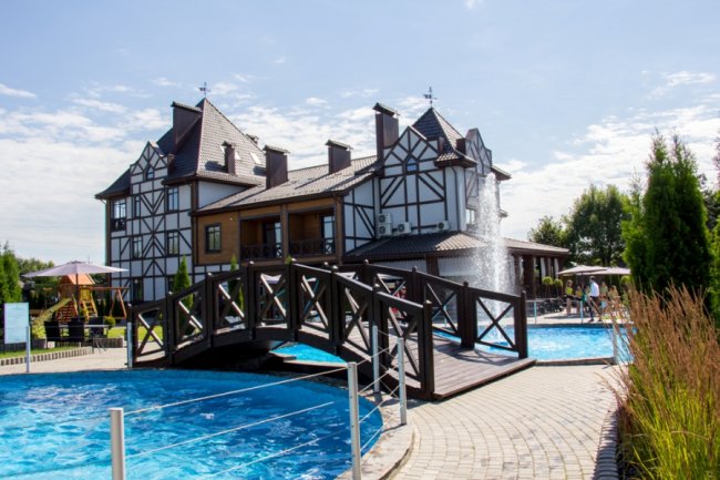 Де у Луцьку і поблизу можна поплавати в басейні просто неба: ціни та умови 