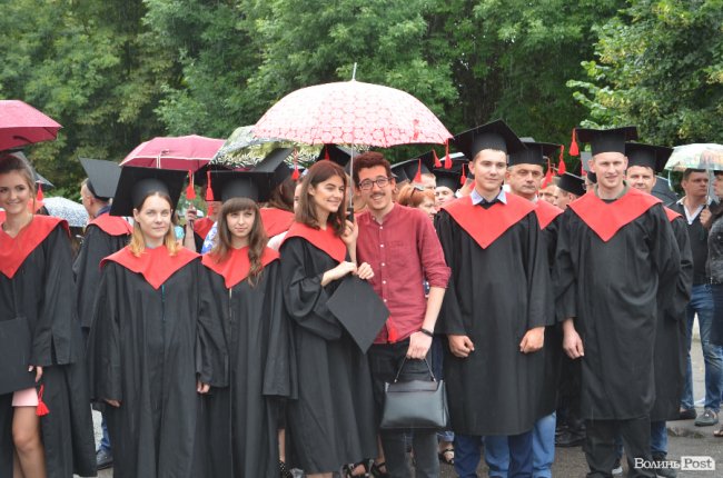 У луцькому політесі «відгуділи» випускний. ФОТО