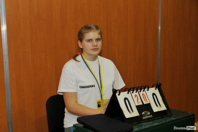 Як у Луцьку патрульні, військові і діти грали в теніс