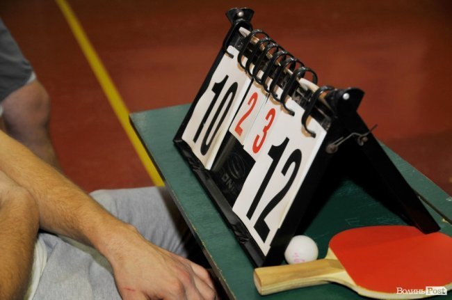 Як у Луцьку патрульні, військові і діти грали в теніс