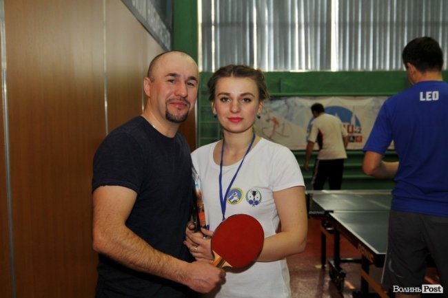 Як у Луцьку патрульні, військові і діти грали в теніс