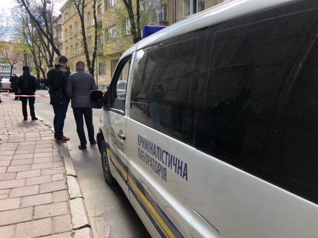 У Львові невідомі у балаклавах влаштували стрілянину: один чоловік загинув. ФОТО