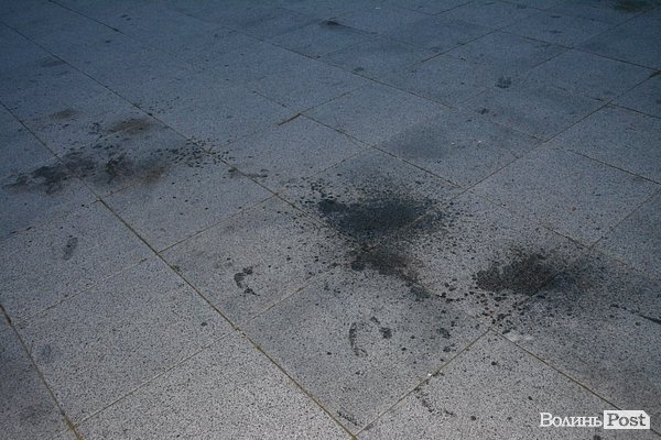 «Брудні» наслідки смолоскипної ходи у Луцьку. ФОТО