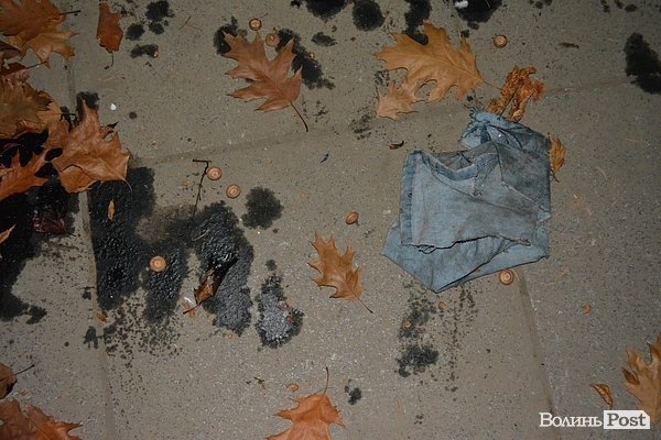 «Брудні» наслідки смолоскипної ходи у Луцьку. ФОТО