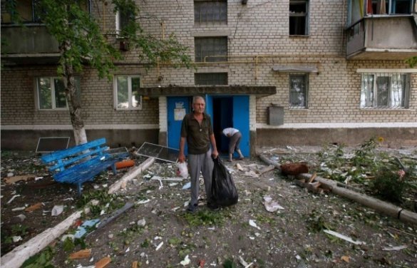 Моторошні фото Маринівки після обстрілу. ФОТО