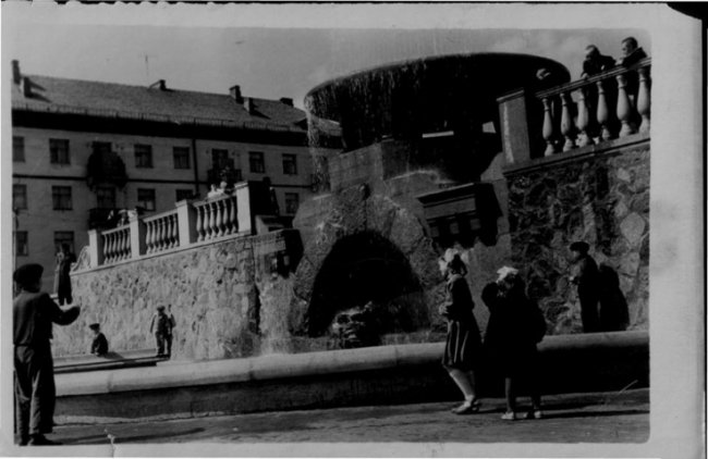 Яким був фонтан у центрі Луцька в 60-х роках. РЕТРОФОТО 