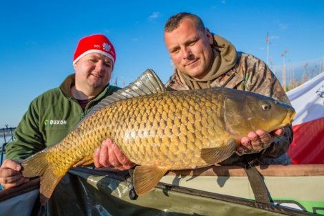 Величезна риба і фотосесія: на Волині – чемпіонат східної Європи зі спортивної ловлі коропа