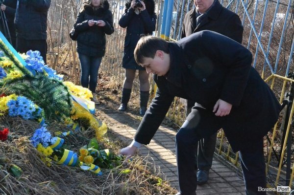 У Луцьку вшанували Героїв Крут, Небесної Сотні та війни на Сході. ФОТО