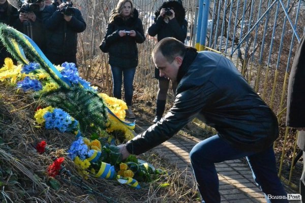 У Луцьку вшанували Героїв Крут, Небесної Сотні та війни на Сході. ФОТО