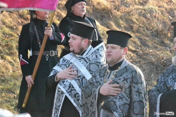 У Луцьку вшанували Героїв Крут, Небесної Сотні та війни на Сході. ФОТО