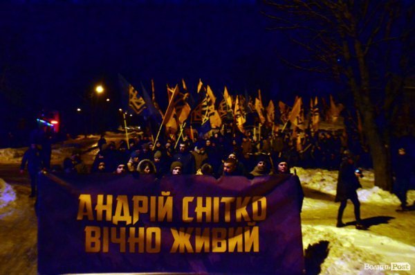 Вогонь та пам'ять: Маневичами пройшла смолоскипна хода на честь Героя