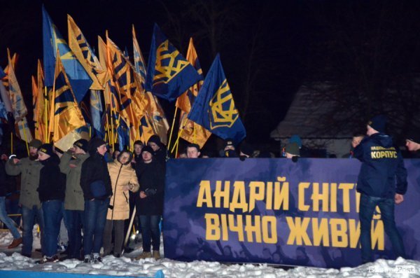 Вогонь та пам'ять: Маневичами пройшла смолоскипна хода на честь Героя