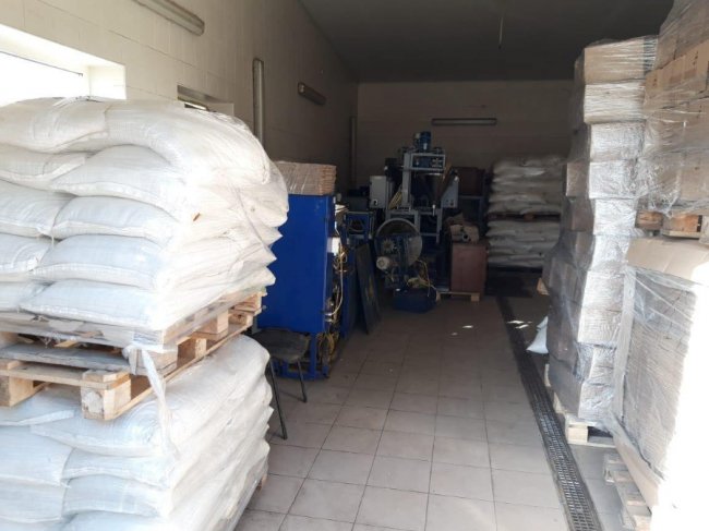 На Волині у підпільних цехах в антисанітарних умовах виготовляли продукти харчування. ФОТО