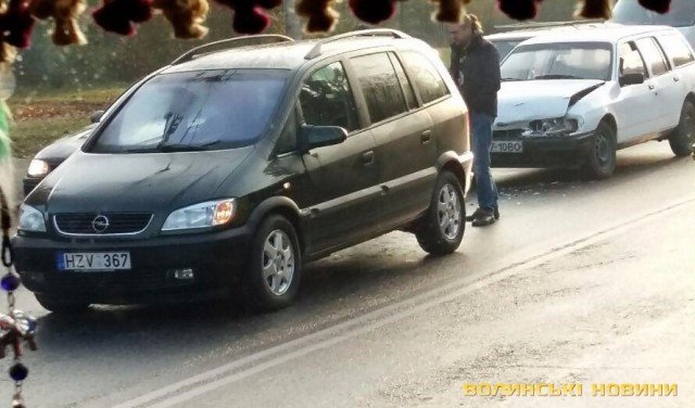 Аварія в Луцьку: не розминулися легковики