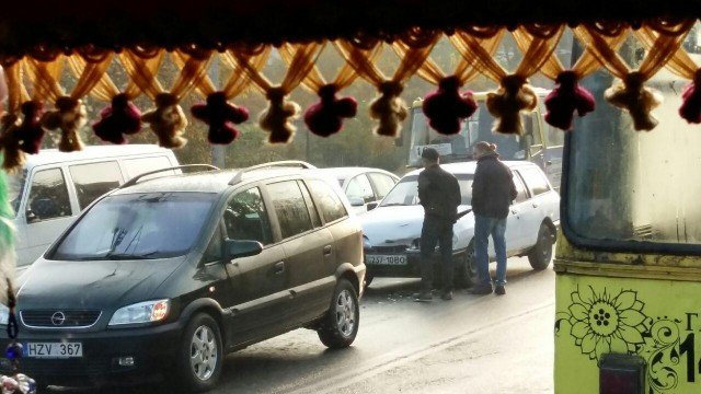 Аварія в Луцьку: не розминулися легковики