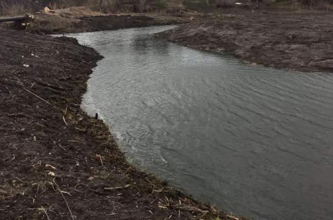Волинянин долучився до всесвітнього челенджу #trashtag і прибрав берег річки. ФОТО