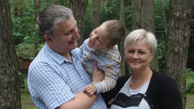 У Луцьку мама 10-річного хлопчика з ДЦП ночами пече печиво для ЗСУ. ФОТО