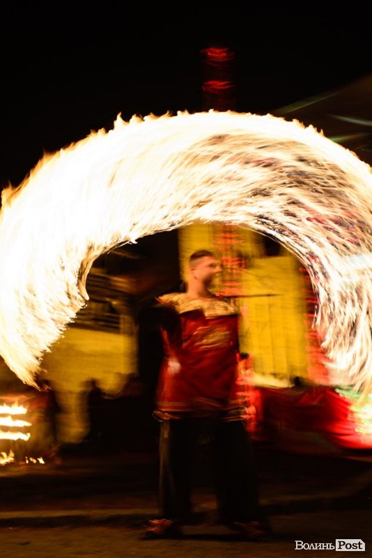 Вогонь у лініях і візерунках із «Ночі у Луцькому замку». ФОТО