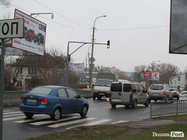 У Луцьку затор через нові світлофори. ФОТО  