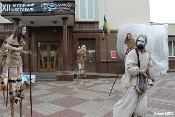 Експериментальний білоруський театр епатував луцьку публіку. ФОТО. ВІДЕО