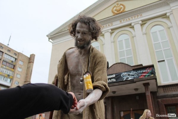 Експериментальний білоруський театр епатував луцьку публіку. ФОТО. ВІДЕО