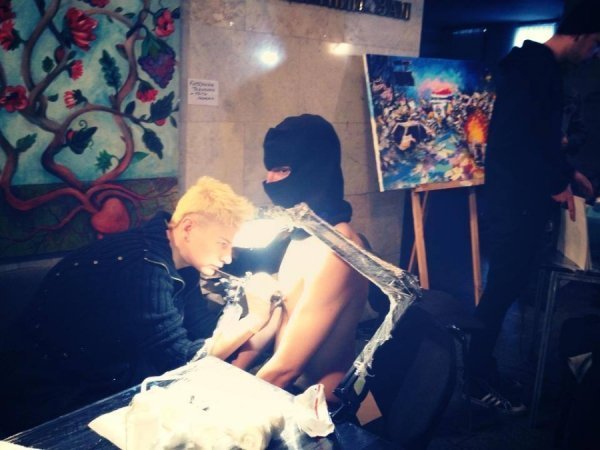 Акція в Українському домі ‒ безплатні татуклейноди. ФОТО