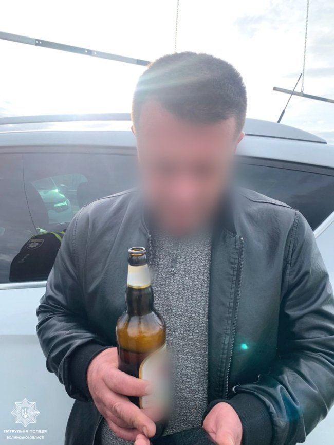 На Волині водій автівки в'їхав  у стовп, а після ДТП ще й вживав алкоголь