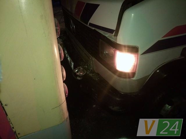 Аварія в Луцьку: легковику знесло передок