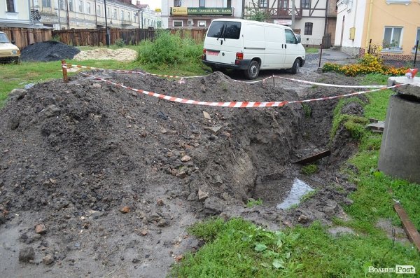 Археологи призупинили скандальне будівництво на Кафедральній в Луцьку. ФОТО