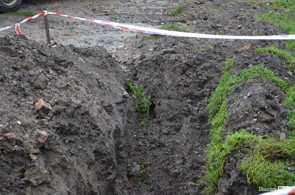 Археологи призупинили скандальне будівництво на Кафедральній в Луцьку. ФОТО