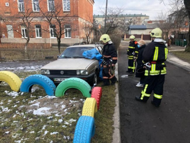 У місті на Волині загорівся легковий автомобіль. ФОТО