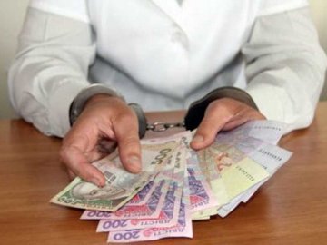 Завідувачку поліклініки на Волині, яка «погоріла» на хабарі, посадили під домашній арешт