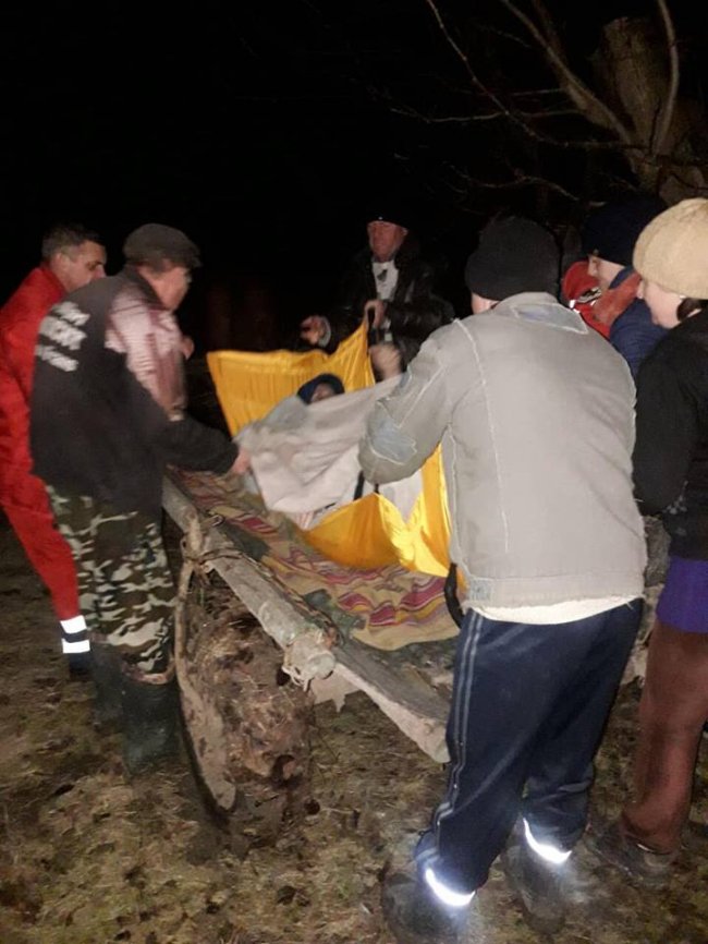 Волинські медики їхали конями, щоб врятувати хвору бабцю. ФОТО. ВІДЕО