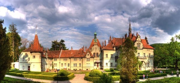 Палац Шенборнів-Бугеймів. Фото Олег Жарій