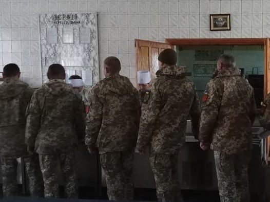 Показали, як по-новому харчують військових у волинській бригаді. ФОТО