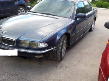 Під Луцьком авто «на бляхах» розбило BMW: шукають свідків