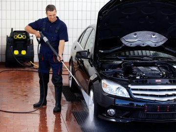 У лучанина на автомийці викрали пістолет