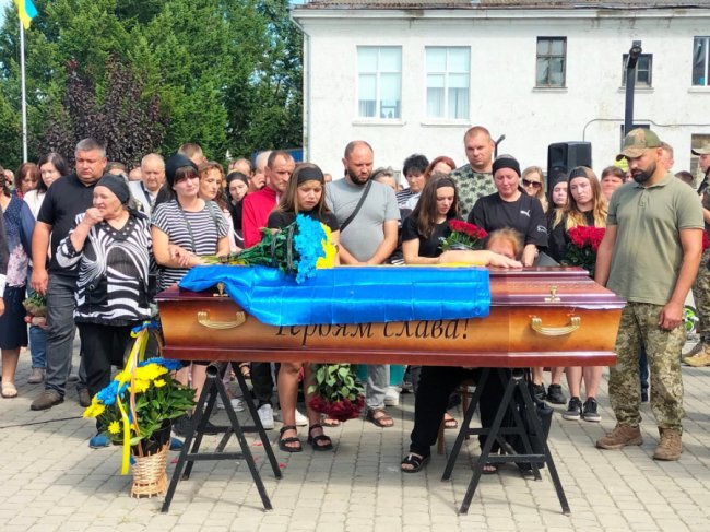 Став лицарем Небесного війська у 19: на Волині  в останню дорогу провели Героя Валентина Антонюка