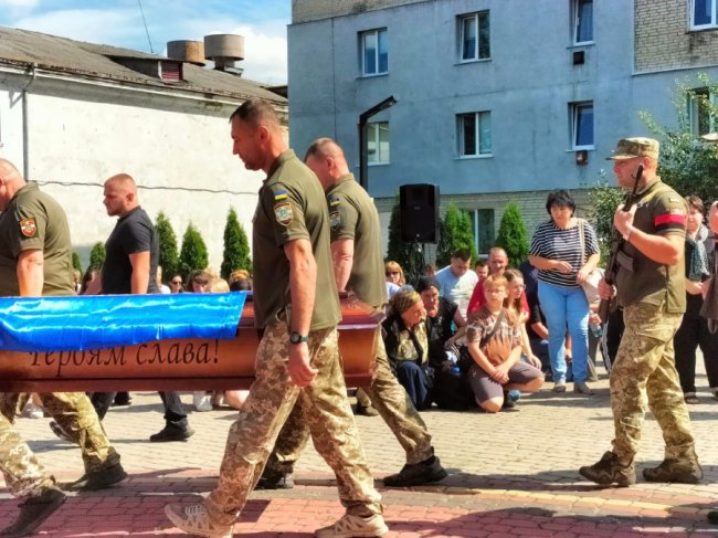 Став лицарем Небесного війська у 19: на Волині  в останню дорогу провели Героя Валентина Антонюка