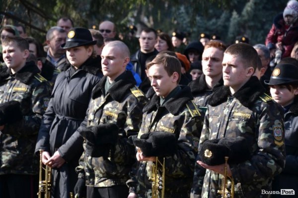  Лучани жалобною ходою та мітингом вшанували пам'ять Небесної сотні. ФОТО