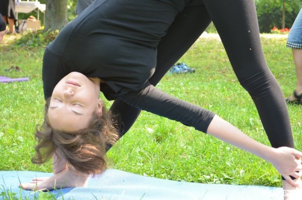 Осінь у Луцьку зустрічали йогою. ФОТО