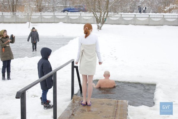 Як на Водохреще пірнали у Нововолинську
