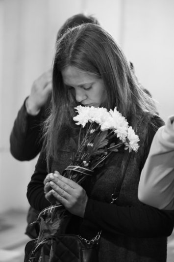 Лучани навколішки прощалися із двома Героями