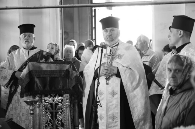 Лучани навколішки прощалися із двома Героями