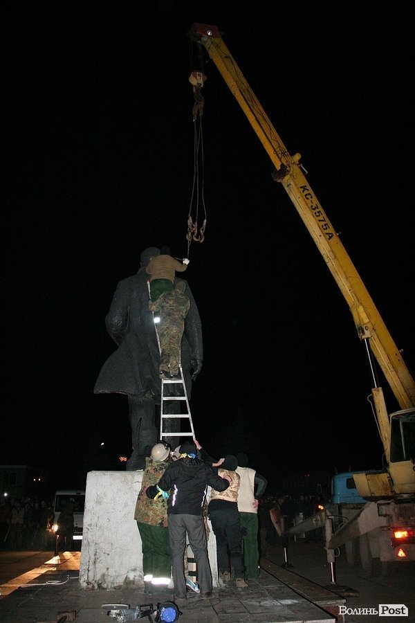 Як Волинь позбулася маневицького Леніна. ФОТО