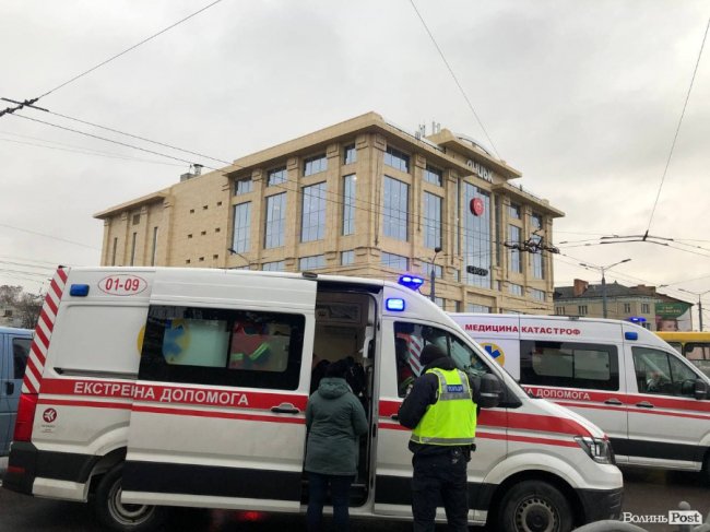 У центрі Луцька зіткнулися маршрутка і бус: є постраждалий. ФОТО