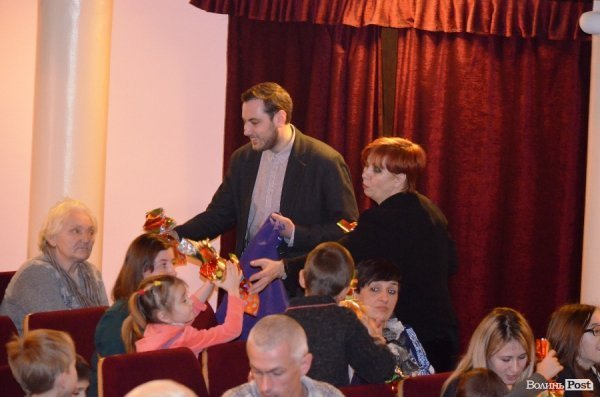 Андрій Покровський влаштував новорічне свято для 200 дітей