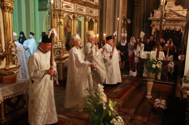 Великодня ніч у кафедральному соборі Луцька. ФОТОРЕПОРТАЖ